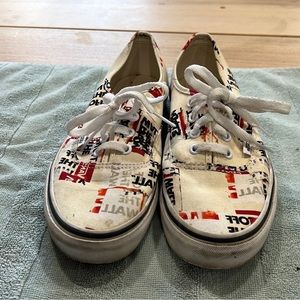Women’s Vans off the wall. Women’s size 7.5 Men’s size 6